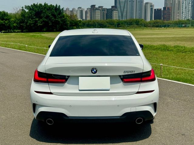 首發版大滿配! G20 320i 全車原鈑件 5AU智慧跟車 360環景 HUD抬顯 全數位儀表 腳踢電動尾門  第4張相片
