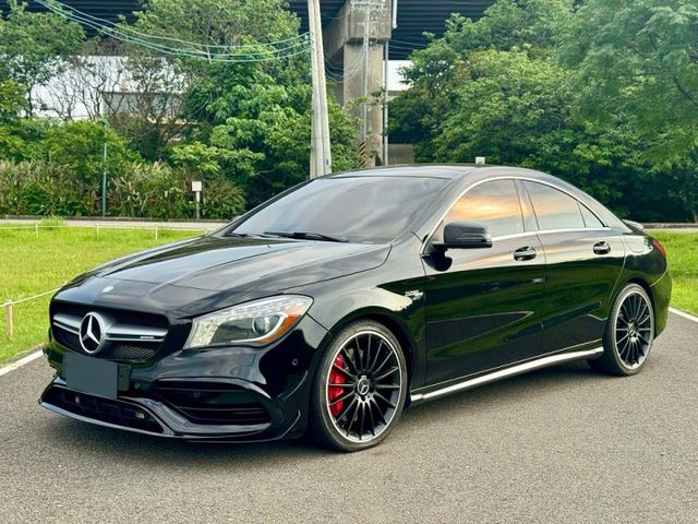 滿配! CLA45 4Matic 全車原版件 僅跑10萬 蝴蝶賽車座椅 IKEY摸門解鎖 全景大天窗 頻果樹排檔頭  第1張相片