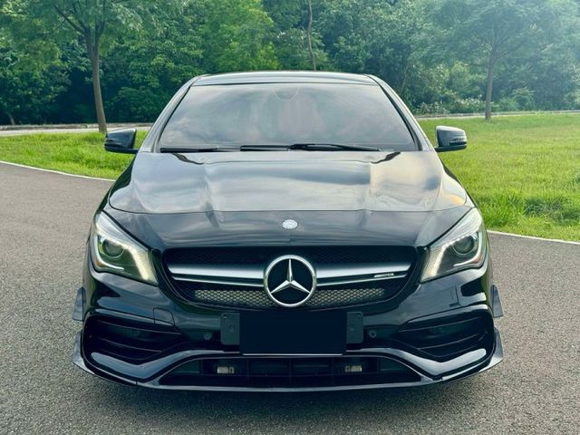 滿配! CLA45 4Matic 全車原版件 僅跑10萬 蝴蝶賽車座椅 IKEY摸門解鎖 全景大天窗 頻果樹排檔頭  第2張相片
