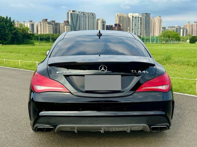 滿配! CLA45 4Matic 全車原版件 僅跑10萬 蝴蝶賽車座椅 IKEY摸門解鎖 全景大天窗 頻果樹排檔頭  第4張相片