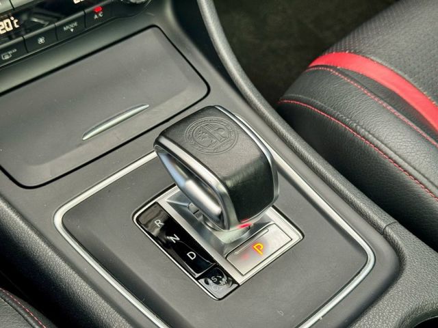 滿配! CLA45 4Matic 全車原版件 僅跑10萬 蝴蝶賽車座椅 IKEY摸門解鎖 全景大天窗 頻果樹排檔頭  第5張相片