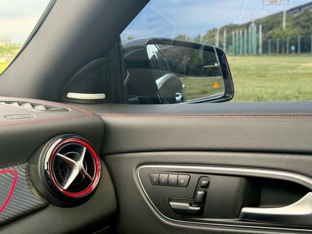 滿配! CLA45 4Matic 全車原版件 僅跑10萬 蝴蝶賽車座椅 IKEY摸門解鎖 全景大天窗 頻果樹排檔頭  第9張相片