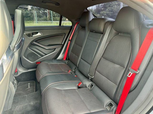 滿配! CLA45 4Matic 全車原版件 僅跑10萬 蝴蝶賽車座椅 IKEY摸門解鎖 全景大天窗 頻果樹排檔頭  第10張相片