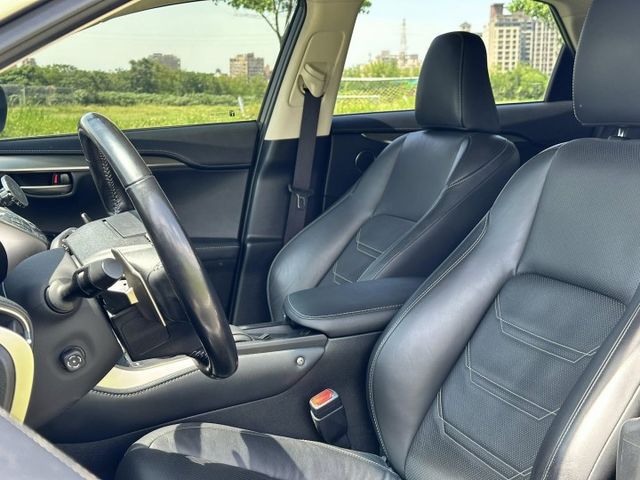 16 【NX200T 豪華版】僅跑8萬 IKEY摸門 冷熱通風座椅 抬頭顯示器 原廠導航系統 電動記憶座椅  第8張相片