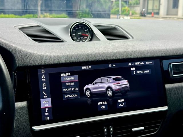 Caynne Coupe 3.0T 底色白 全車原版件 僅跑6萬公里 IKEY摸門 跑車計時套件 跑車排氣管 全景天窗  第9張相片