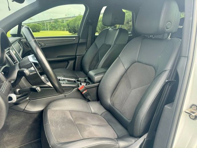 Macan 2.0T 237匹 全車原版件 IKEY摸門解鎖、換檔撥片、電子手煞、大螢幕安卓機、電動尾門  第8張相片