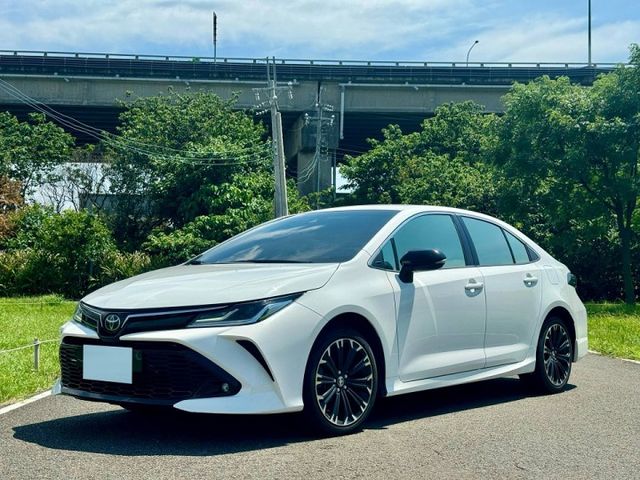 市場稀有 【GR Altis 1.8 Sport】全車原版件 實跑8萬 尾段閥門排氣管 換檔撥片 ACC跟車 燻黑尾燈  第1張相片