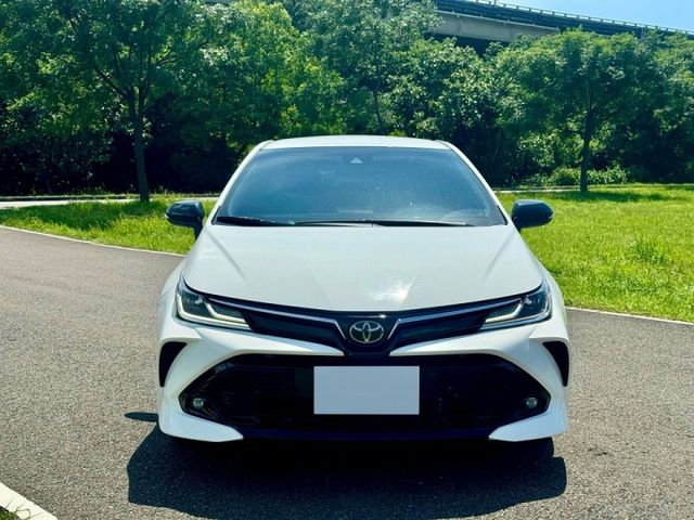 市場稀有 【GR Altis 1.8 Sport】全車原版件 實跑8萬 尾段閥門排氣管 換檔撥片 ACC跟車 燻黑尾燈  第3張相片