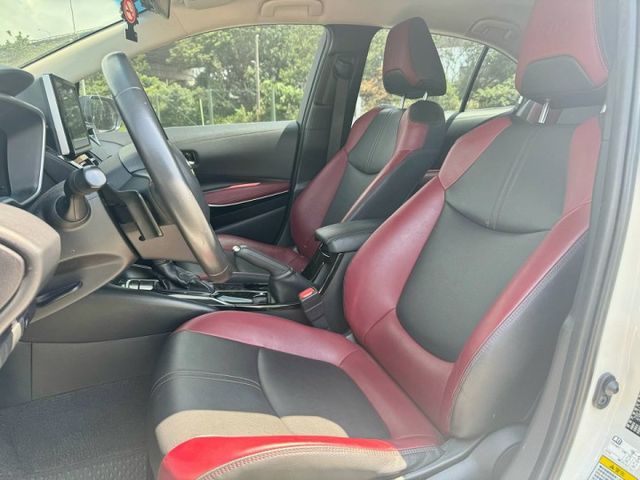 市場稀有 【GR Altis 1.8 Sport】全車原版件 實跑8萬 尾段閥門排氣管 換檔撥片 ACC跟車 燻黑尾燈  第7張相片