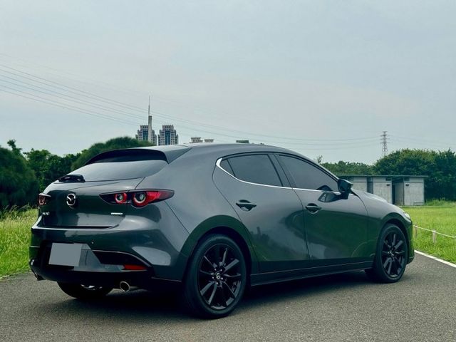 準新車 !【Bose旗艦版】 僅跑1.5萬 全車原版件 原廠保固中 ACC自動跟車 BOSE環繞音響 360環景  第2張相片