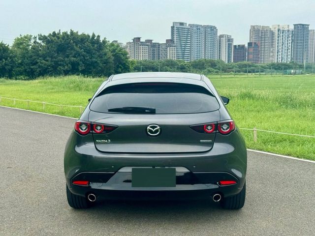 準新車 !【Bose旗艦版】 僅跑1.5萬 全車原版件 原廠保固中 ACC自動跟車 BOSE環繞音響 360環景  第4張相片