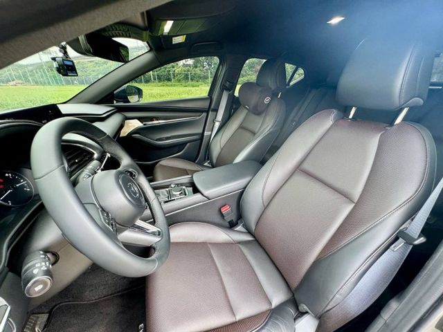 準新車 !【Bose旗艦版】 僅跑1.5萬 全車原版件 原廠保固中 ACC自動跟車 BOSE環繞音響 360環景  第9張相片