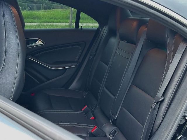 【Benz CLA250 AMG 4Matic】全車原版件 僅跑9萬 全景天窗 雙前加熱座椅 AMG運動套件  第7張相片