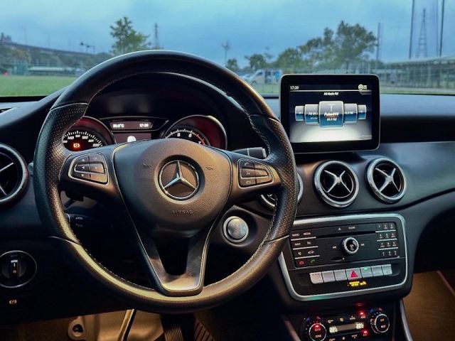 【Benz CLA250 AMG 4Matic】全車原版件 僅跑9萬 全景天窗 雙前加熱座椅 AMG運動套件  第8張相片