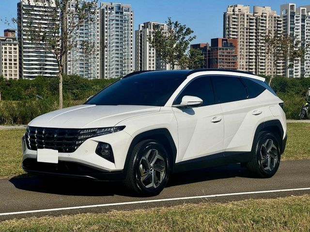 一手準新車【GLT-B 汽油版】僅跑1.5萬!! 新車保固中 全車原鈑原漆 全景天窗 ACC自動跟車 360環景  第1張相片