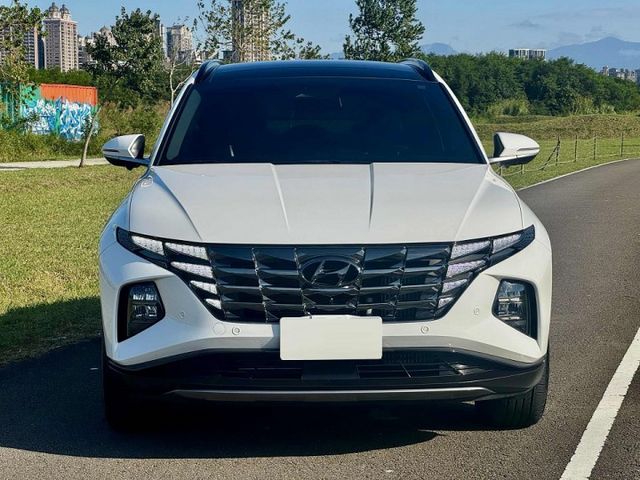 一手準新車【GLT-B 汽油版】僅跑1.5萬!! 新車保固中 全車原鈑原漆 全景天窗 ACC自動跟車 360環景  第3張相片