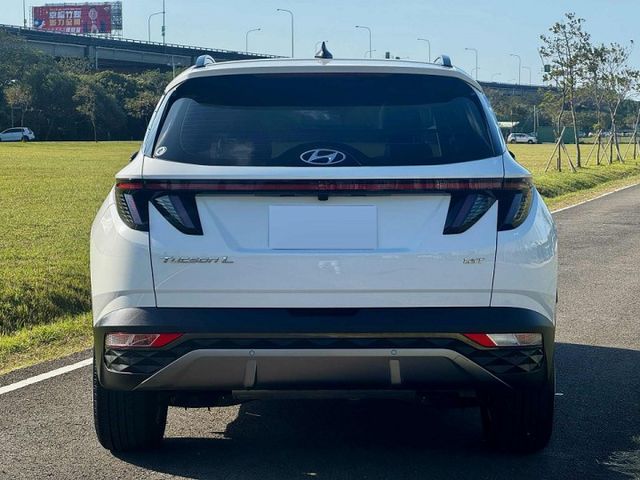 一手準新車【GLT-B 汽油版】僅跑1.5萬!! 新車保固中 全車原鈑原漆 全景天窗 ACC自動跟車 360環景  第4張相片