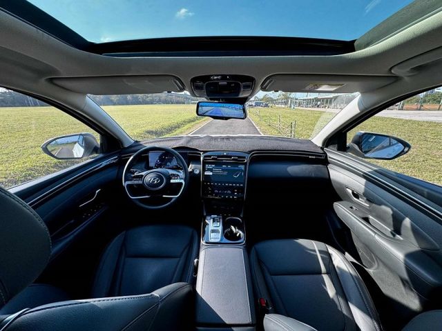 一手準新車【GLT-B 汽油版】僅跑1.5萬!! 新車保固中 全車原鈑原漆 全景天窗 ACC自動跟車 360環景  第8張相片