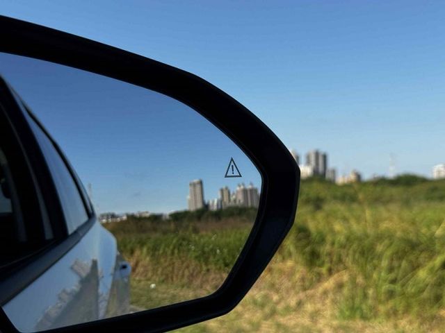 一手準新車【GLT-B 汽油版】僅跑1.5萬!! 新車保固中 全車原鈑原漆 全景天窗 ACC自動跟車 360環景  第13張相片