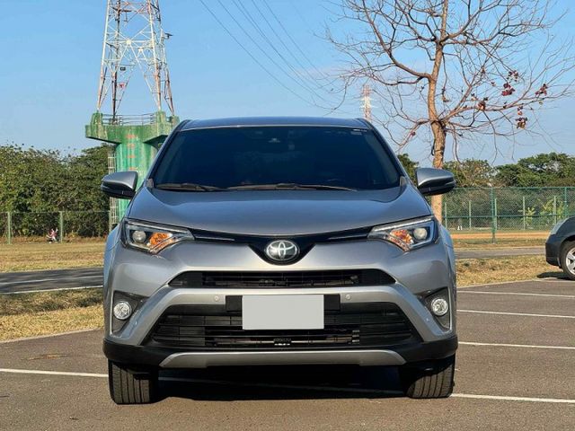 小改款!!【RAV4 2.0 尊爵版】 全車原鈑件 ACC自動跟車 IKEY免鑰匙 盲點偵測 恆溫空調 藍芽多媒體  第3張相片