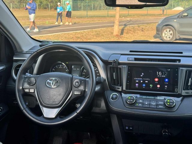 小改款!!【RAV4 2.0 尊爵版】 全車原鈑件 ACC自動跟車 IKEY免鑰匙 盲點偵測 恆溫空調 藍芽多媒體  第8張相片