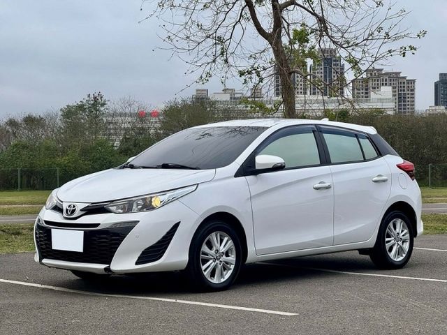 【Toyota Yaris 豪華版】僅跑5萬公里 認證車 I-KEY免鑰匙 恆溫空調 盲點偵測 藍芽多媒體影音  第1張相片