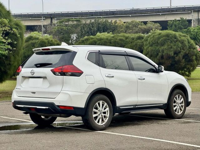 【Nissan X-Trail 2.0 超值版】僅跑2.5萬公里 全原廠保養 全車無事故原版件 恆溫空調 ISOFIX  第2張相片