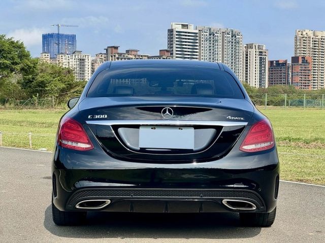 【C300 AMG 4MATIC】全車原鈑件 四鍵大滿配! 23P自動跟車 全景天窗 柏林之音 冷熱通風座椅 香氛套件  第4張相片