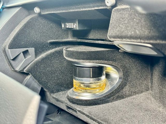 【C300 AMG 4MATIC】全車原鈑件 四鍵大滿配! 23P自動跟車 全景天窗 柏林之音 冷熱通風座椅 香氛套件  第8張相片