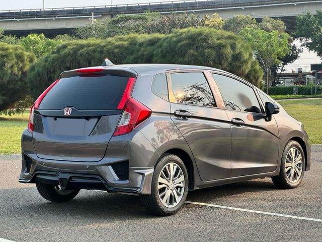 【FIT VTi-S】認證車 極佳氣氛 全車無限大包、側裙 CarPlay安卓機 方向盤快控鍵 換檔撥片 倒車顯影  第2張相片