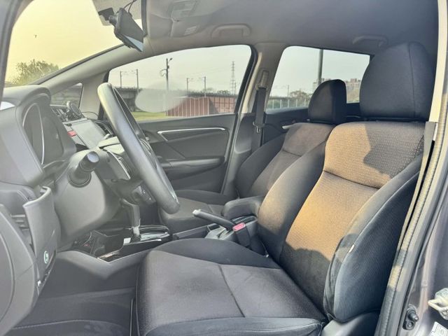 【FIT VTi-S】認證車 極佳氣氛 全車無限大包、側裙 CarPlay安卓機 方向盤快控鍵 換檔撥片 倒車顯影  第6張相片