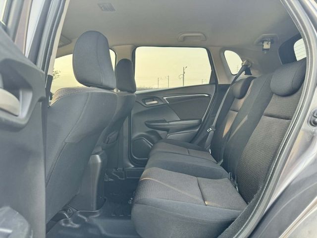 【FIT VTi-S】認證車 極佳氣氛 全車無限大包、側裙 CarPlay安卓機 方向盤快控鍵 換檔撥片 倒車顯影  第7張相片