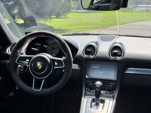 718 Cayman S 實跑7萬 無事故認證車 【Brembo前後陶煞 全車GT4外觀 RS尾翼 碳纖維引擎蓋 】  第5張相片