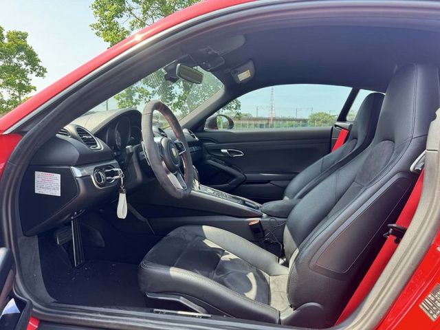 718 Cayman S 實跑7萬 無事故認證車 【Brembo前後陶煞 全車GT4外觀 RS尾翼 碳纖維引擎蓋 】  第10張相片