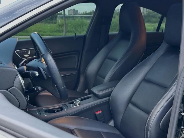 【Benz CLA250 AMG 4Matic】全車原版件 僅跑9萬 全景天窗 雙前加熱座椅 AMG運動套件  第6張相片