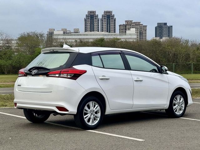 【Toyota Yaris 豪華版】僅跑5萬公里 認證車 I-KEY免鑰匙 恆溫空調 盲點偵測 藍芽多媒體影音  第2張相片