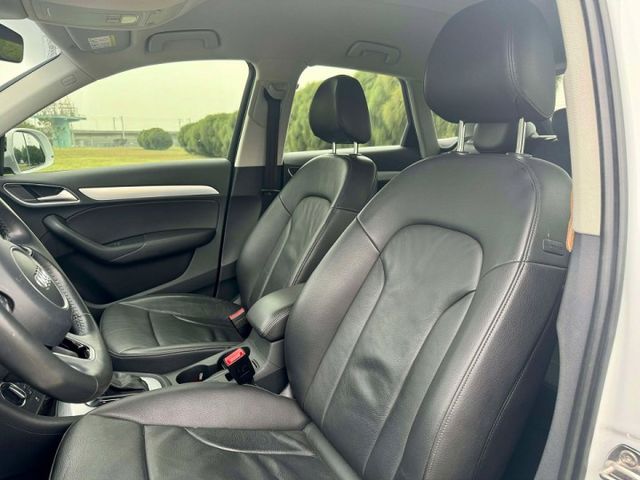 30TFSI 1.4T 全車原版件! I-key免鑰匙 車道偏移 倒車顯影 方向盤快控 恆溫空調  第7張相片