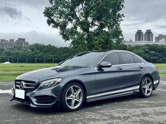 超滿配【W205 C300 AMG 4Matic】僅跑12萬公里 原版件 全車空力套件 柏林之音 全景天窗 冷熱座椅  第1張相片