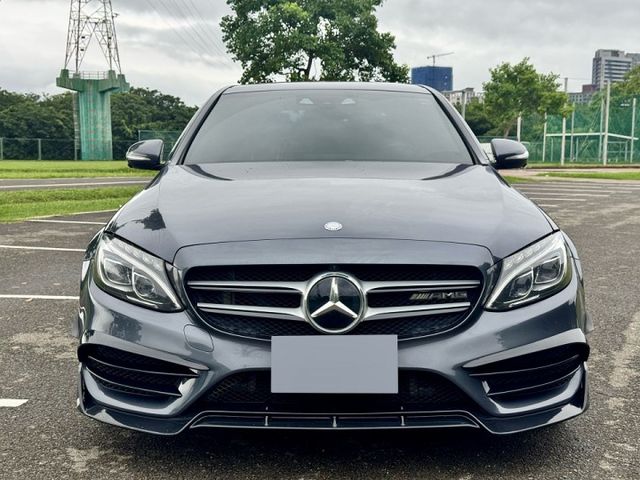 超滿配【W205 C300 AMG 4Matic】僅跑12萬公里 原版件 全車空力套件 柏林之音 全景天窗 冷熱座椅  第2張相片