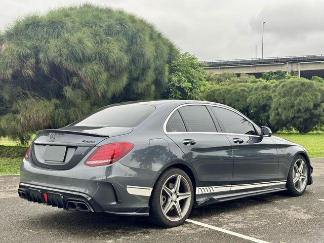 超滿配【W205 C300 AMG 4Matic】僅跑12萬公里 原版件 全車空力套件 柏林之音 全景天窗 冷熱座椅  第3張相片