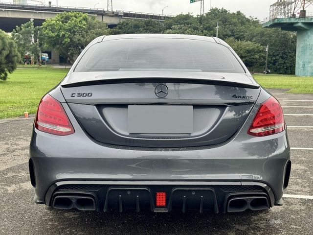 超滿配【W205 C300 AMG 4Matic】僅跑12萬公里 原版件 全車空力套件 柏林之音 全景天窗 冷熱座椅  第4張相片