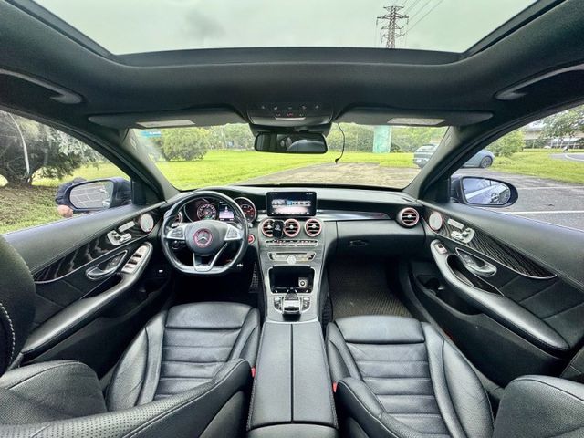 超滿配【W205 C300 AMG 4Matic】僅跑12萬公里 原版件 全車空力套件 柏林之音 全景天窗 冷熱座椅  第5張相片