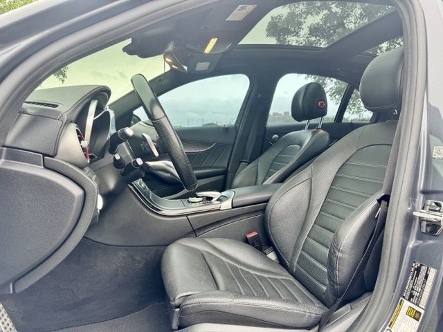 超滿配【W205 C300 AMG 4Matic】僅跑12萬公里 原版件 全車空力套件 柏林之音 全景天窗 冷熱座椅  第6張相片