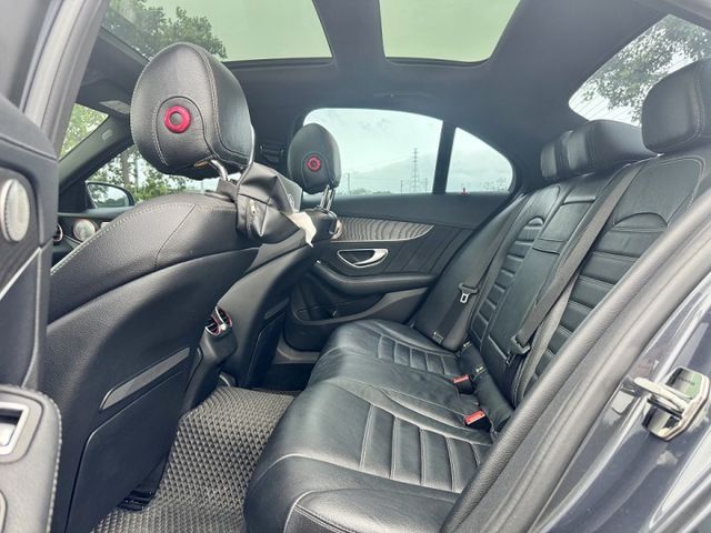 超滿配【W205 C300 AMG 4Matic】僅跑12萬公里 原版件 全車空力套件 柏林之音 全景天窗 冷熱座椅  第7張相片