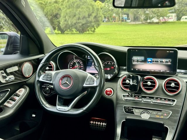 超滿配【W205 C300 AMG 4Matic】僅跑12萬公里 原版件 全車空力套件 柏林之音 全景天窗 冷熱座椅  第8張相片