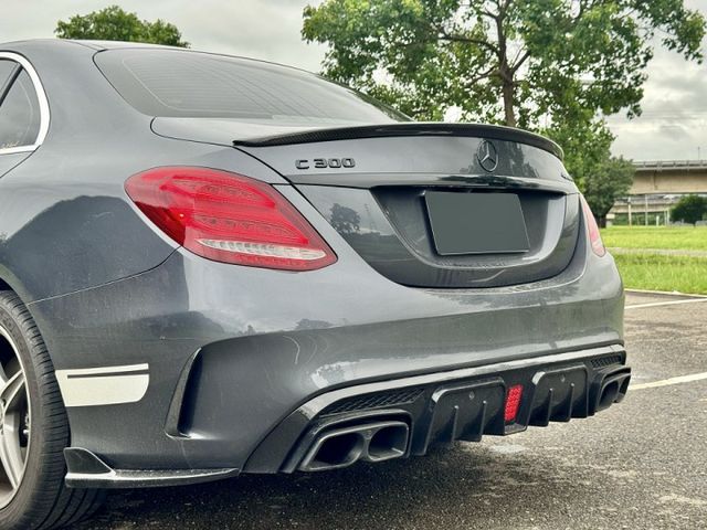 超滿配【W205 C300 AMG 4Matic】僅跑12萬公里 原版件 全車空力套件 柏林之音 全景天窗 冷熱座椅  第13張相片