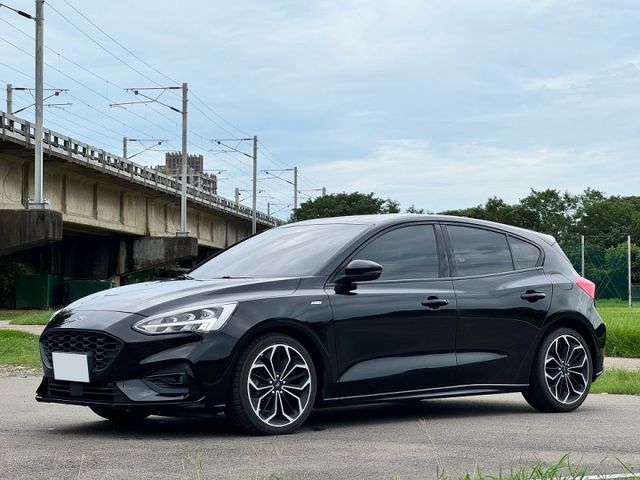 【Focus ST-Line Lommel版 】市場稀有黑 僅跑6萬公里 全車原鈑件 B&o音響 Lv2自動跟車 抬顯  第1張相片