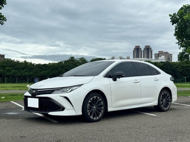 【市場稀有GR ALTIS】僅跑3.5萬 全車原鈑件 GR鈑燻黑尾燈 紅黑跑車內裝 360環景 Carplay安卓機  第1張相片