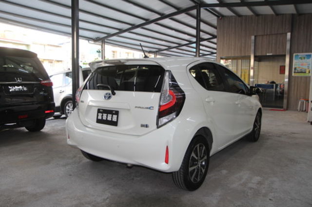 TOYOTA豐田 PRIUS C  第2張相片