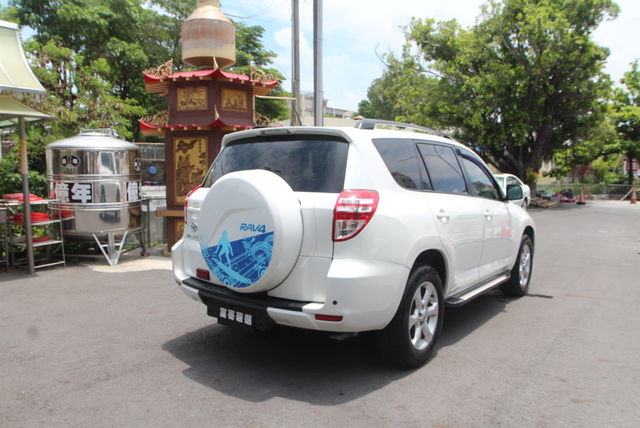 TOYOTA豐田 RAV4  第2張相片